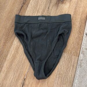 Skims cotton rib brief size S